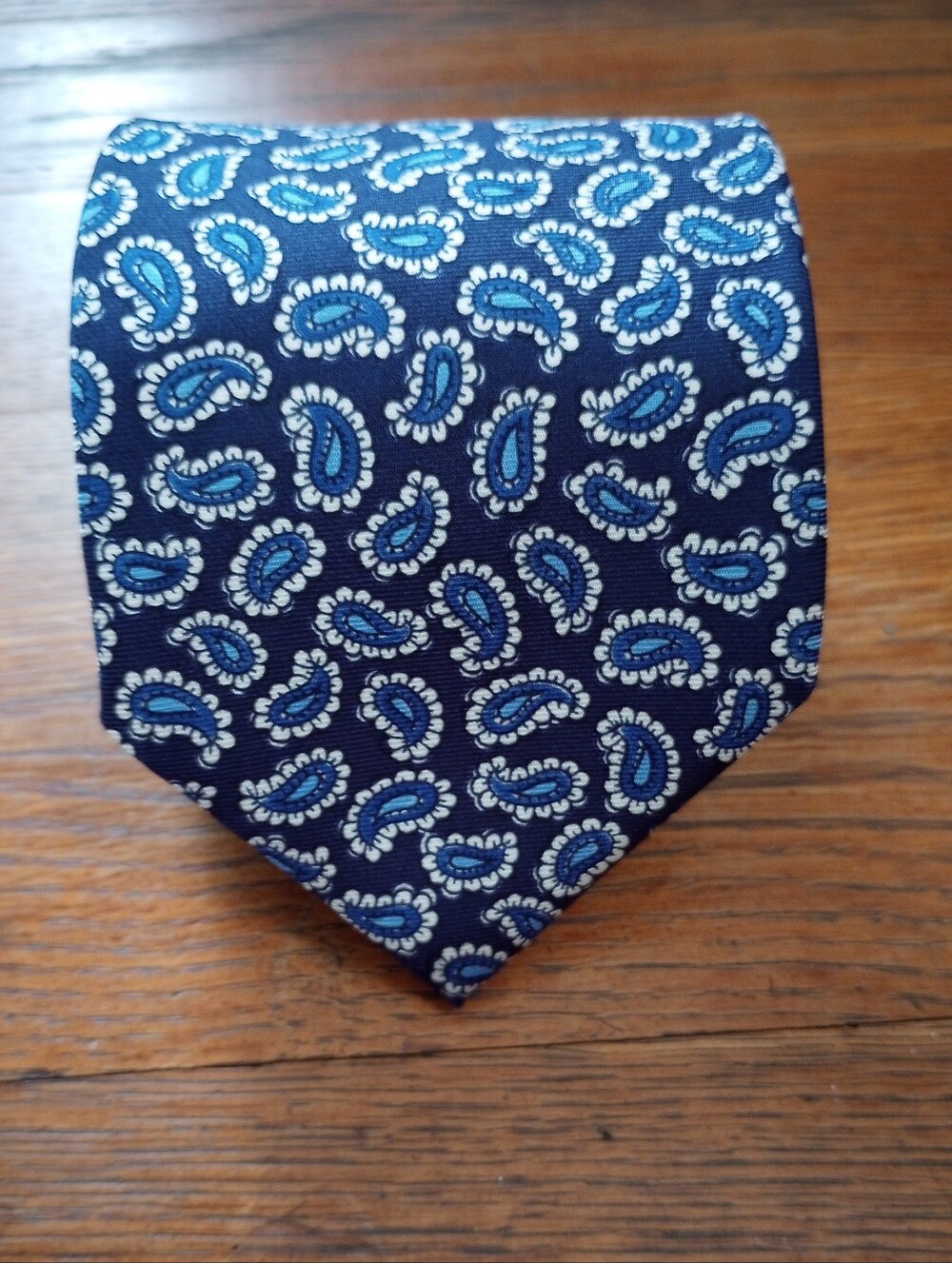 Brooks Brothers Silk Paisley Necktie Navy Blue White Preppy Classic Tie